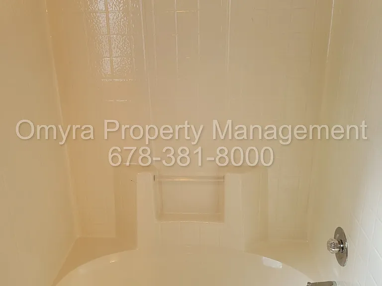 1060 Hillsborough Chase NW — Photo 12