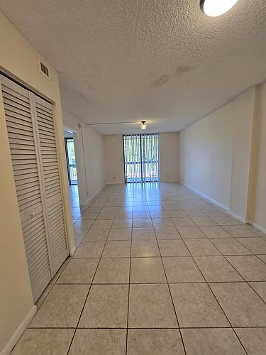 737 SE 1st Way #208 Photo 1