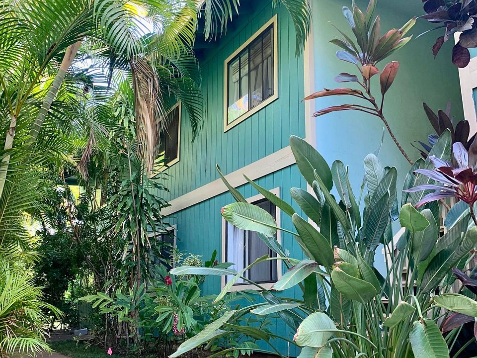 Beautiful landscaping. 2nd floor unit, bright and airy.
