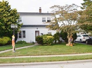 43 Beaver Ln, Levittown, NY