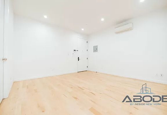 5th image of 310 Evergreen Ave #4B