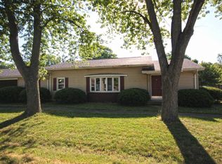 329 S Macon St, Moweaqua, IL 62550