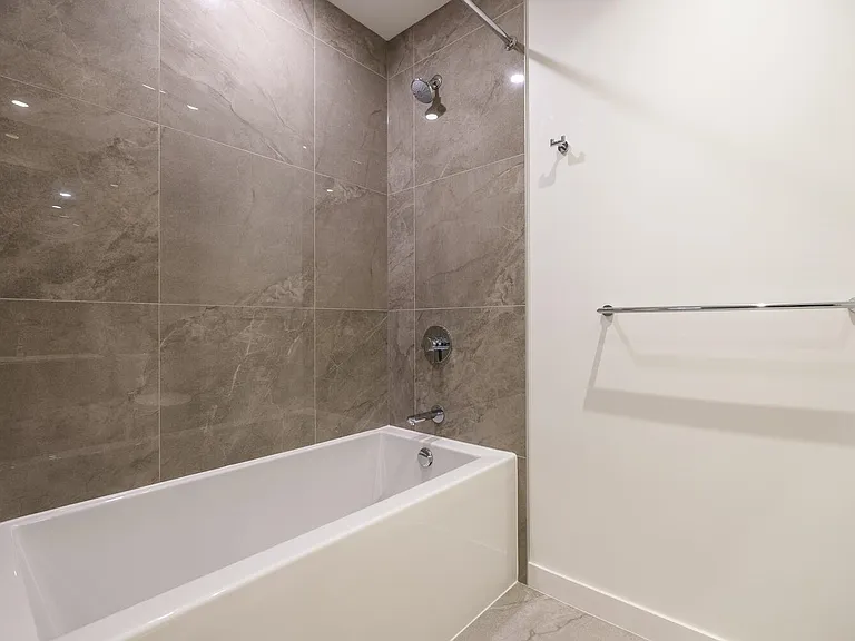 680 Quayside Dr #605 — Photo 22
