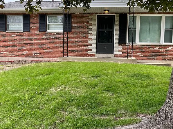 135 Appletree Ln, Glen Carbon, IL 62034