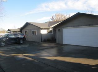 4331 Happy Valley Rd, Roseburg, OR 97471