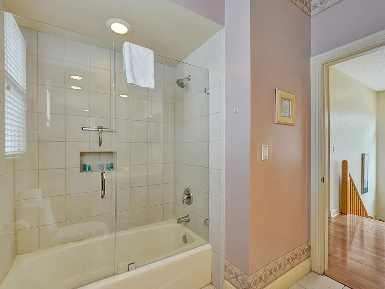 220 Pine Ave — Photo 35