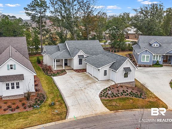 3rd image of 876 Geranium Dr