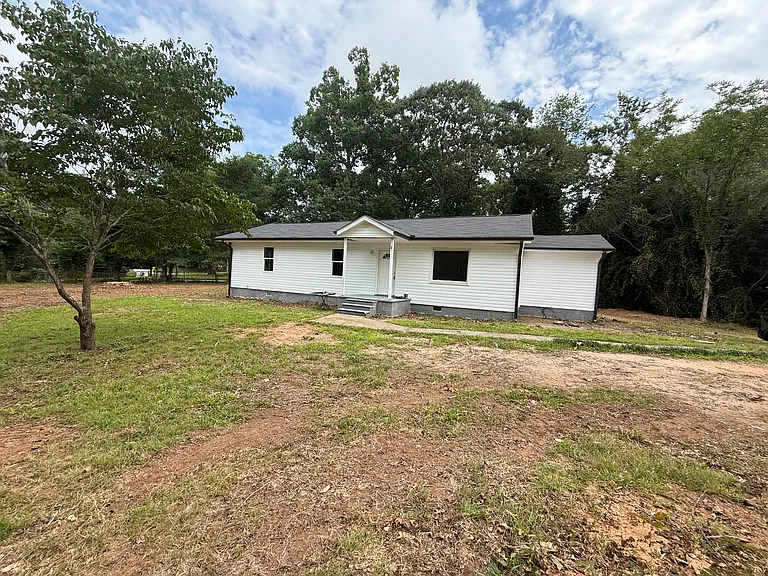 250 Robin Hood Ln — Photo 1