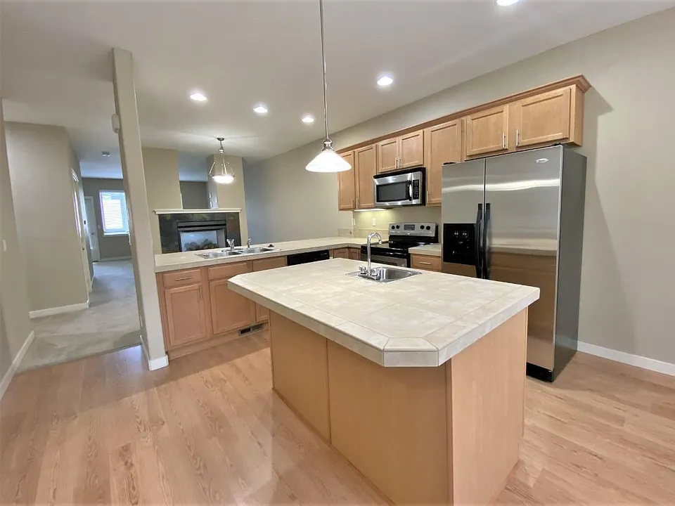 547 SE 128th Ave