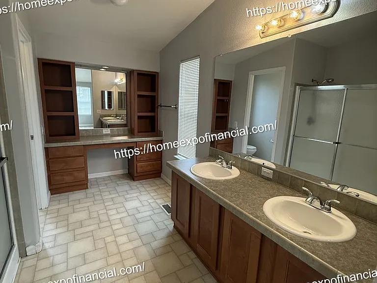 26590 Franklin Ave — Photo 28