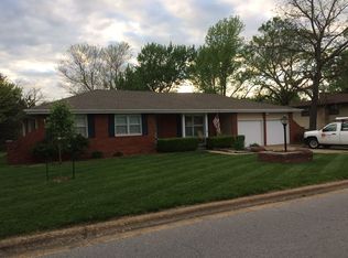 1713 S Oakland Ave, Bolivar, MO 65613