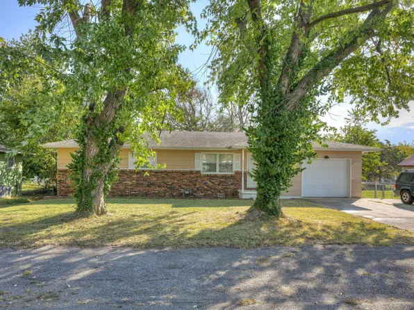 1322 Sophia Street, Carthage, MO 64836