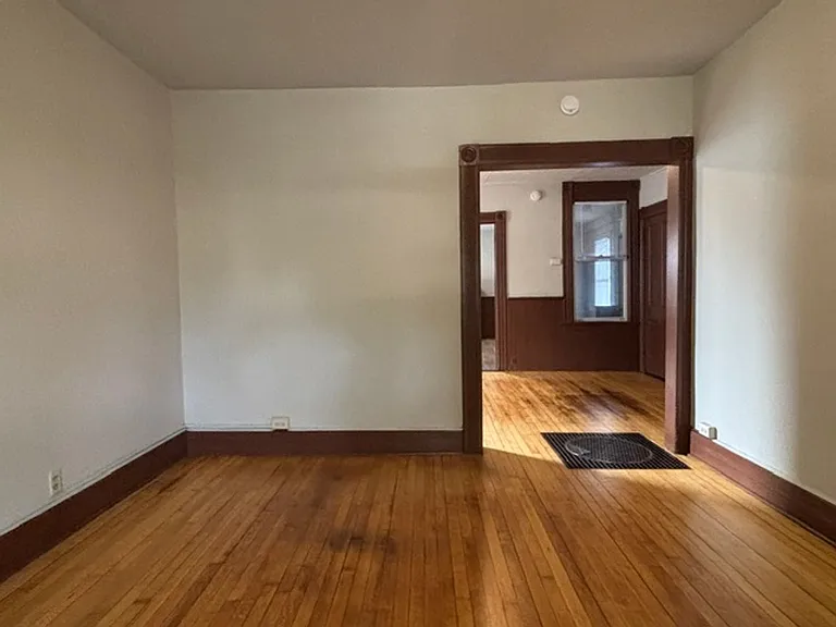 375 Erie Street — Photo 20