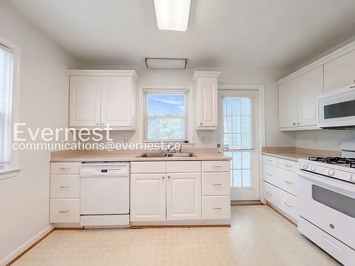 5427 Varnum St — Photo 5