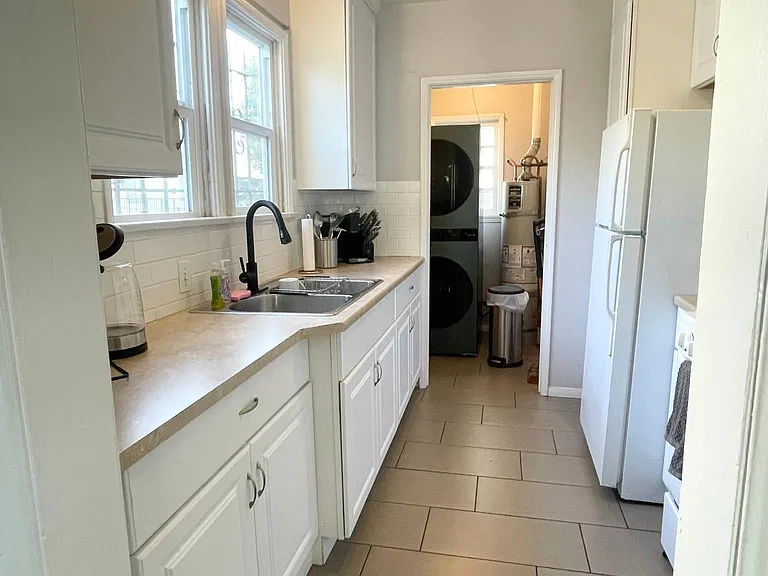 1702 Glendon Ave — Photo 9