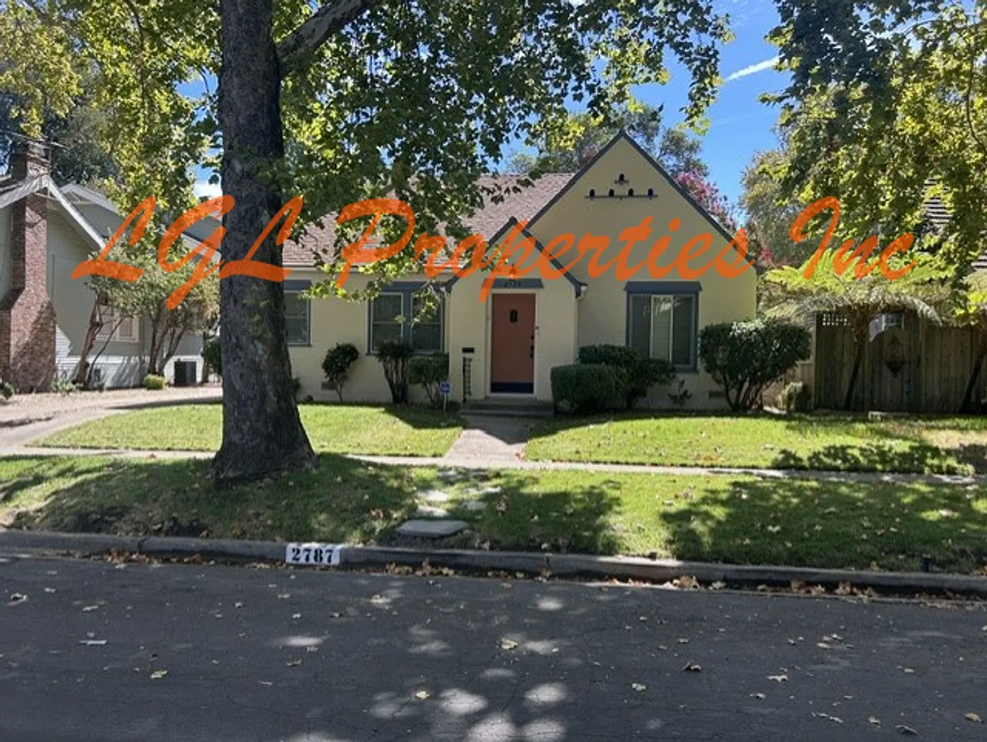 2787 19th Street 95818. Land Park 2 Bedroom 1 Bath On Tree Lined Street @ Markham & Land Park Dr. — Photo 1