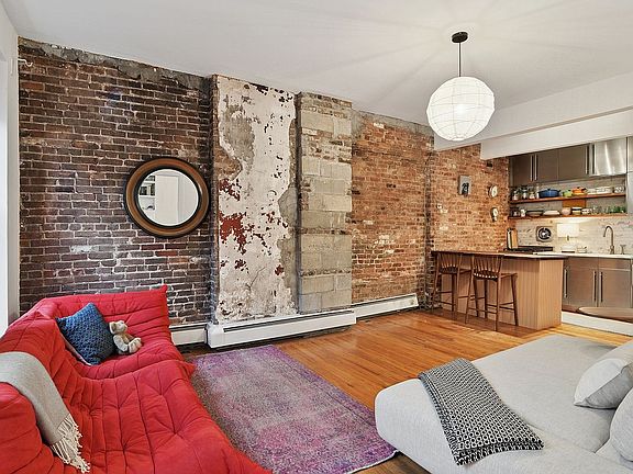 4th image of 216 E 7th St APT 6