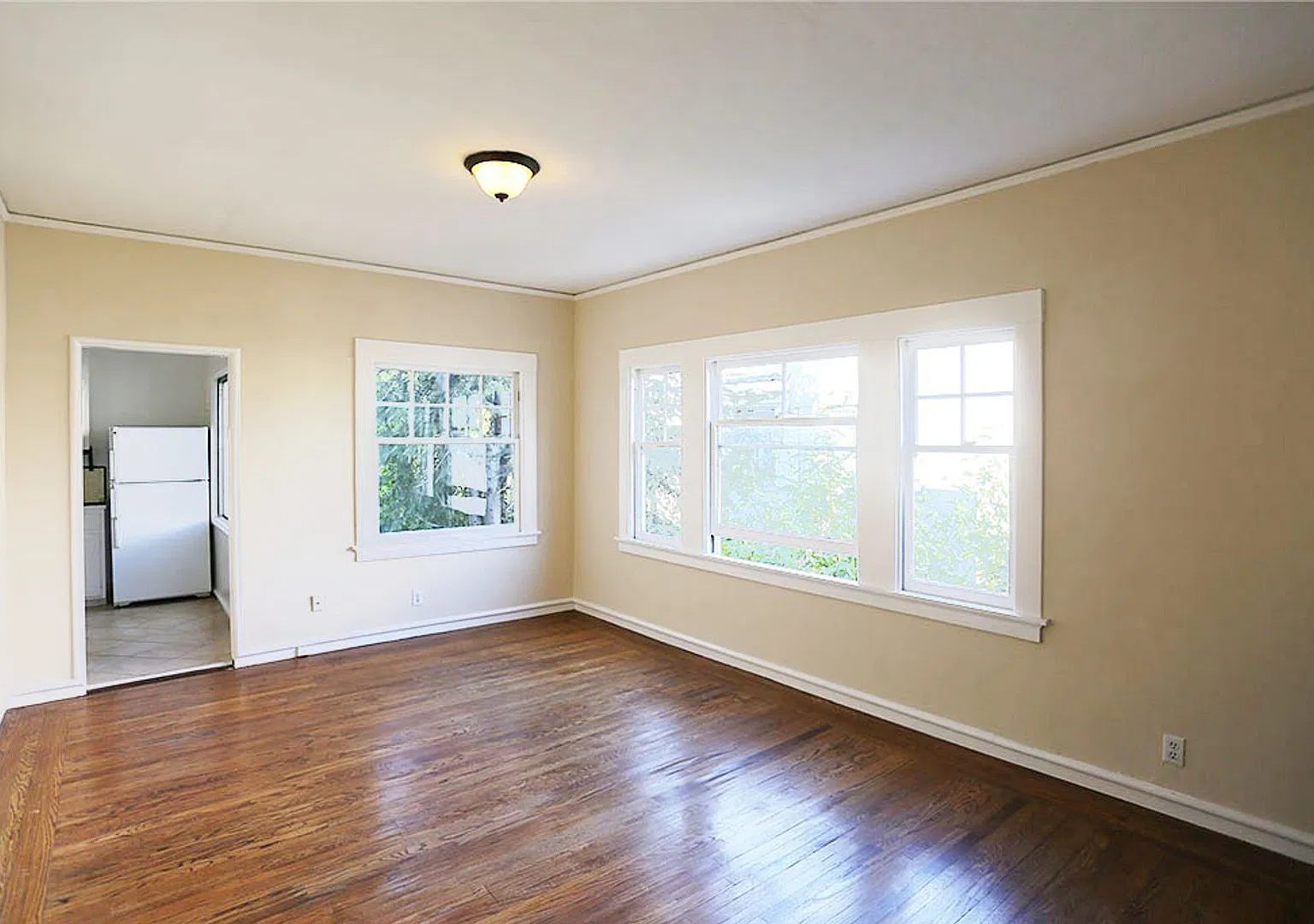 375 Grand Avenue — Photo 2