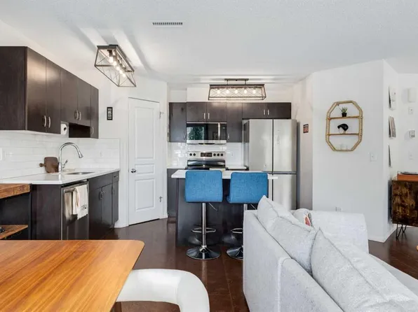 26 S Auburn Bay Cmn SE, Calgary, AB T3M 0M3