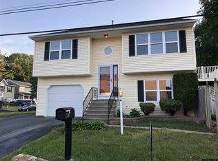 401 Chadwick Rd, Schenectady, NY 12304