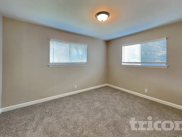 7326 Glen Trl — Photo 10