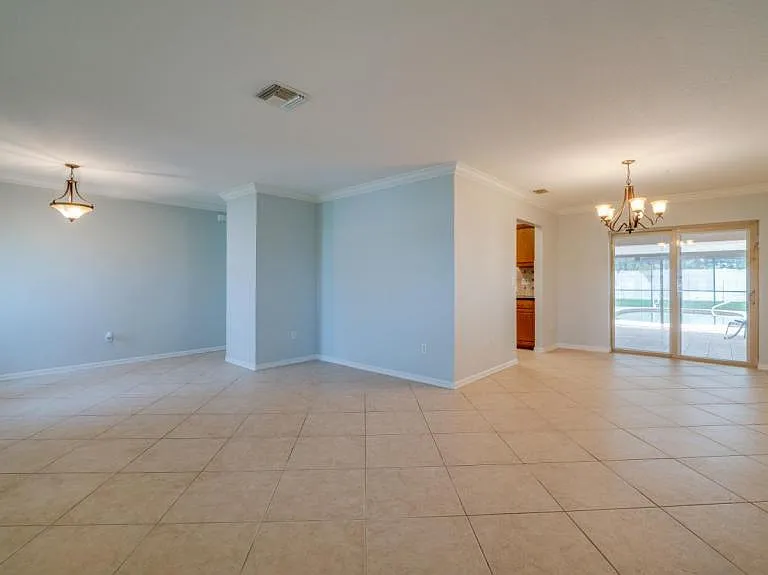 2103 SE 8th Ave — Photo 15