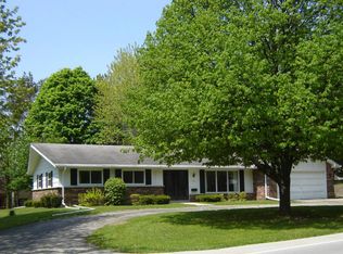 513 Green Bay Rd, Thiensville, WI 53092