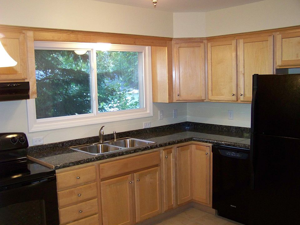 1st image of 3829 Lake Dr
