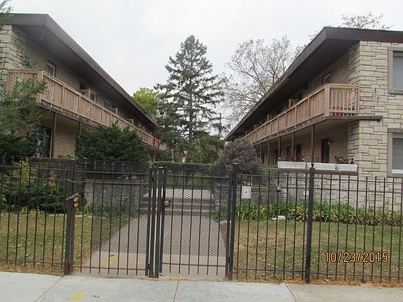 3rd image of 7834 S South Shore Dr