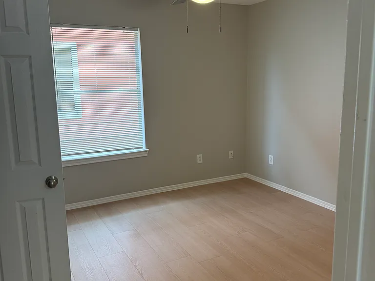 Bedroom (total 3 bedrooms all the same size)