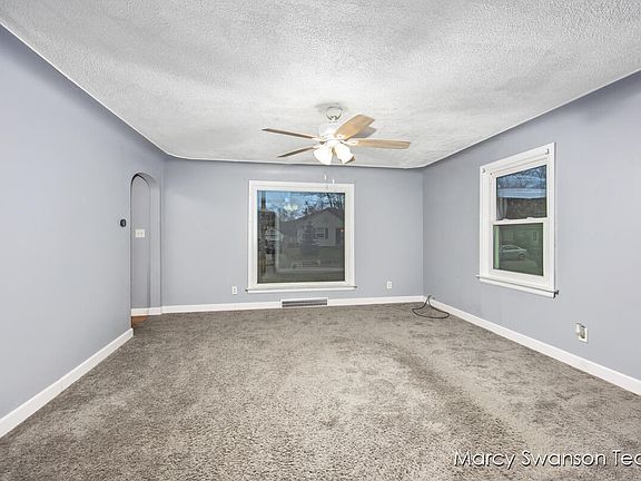 4th image of 1039 Hoyt St SE