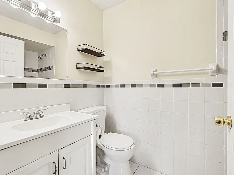 880 Vocelle Ave — Photo 16