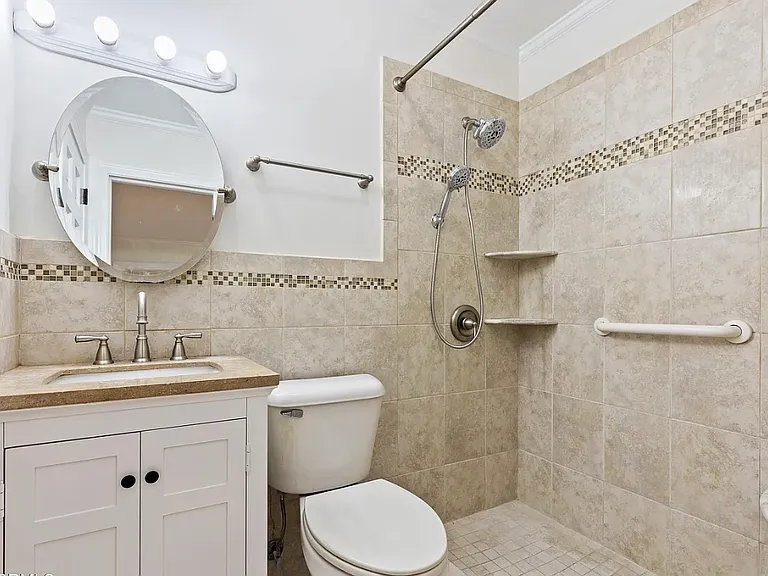 Full bath with entrance from Bedroom 3 and hallway