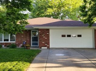 931 Manchester Dr, Lincoln, NE 68528