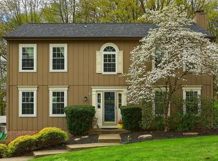 425 Monmouth Dr, Cranberry Township, PA 16066