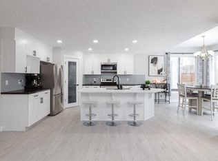 86 S Cougarstone Ct SW, Calgary, AB T3H 5R4