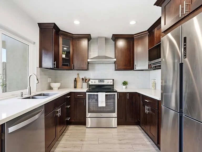 531 W Alton Ave — Photo 4