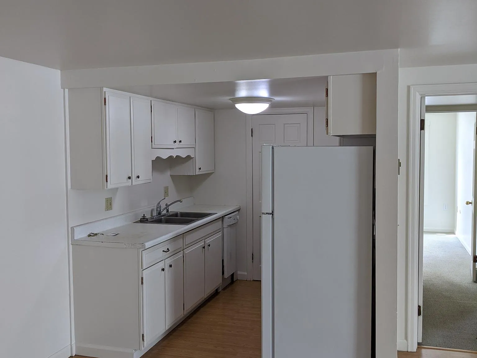 348 College St — Photo 2