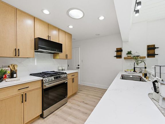 5th image of 112 Price Ln