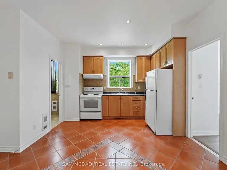 180 Bellwoods Ave #2 — Photo 5