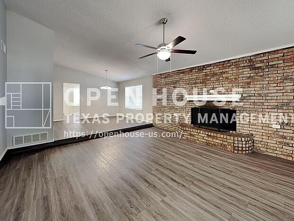 3rd image of 4814 Crest Dr