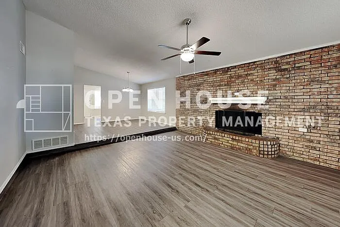 4814 Crest Dr — Photo 3