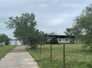 121 County Road 133, George West, TX 78022