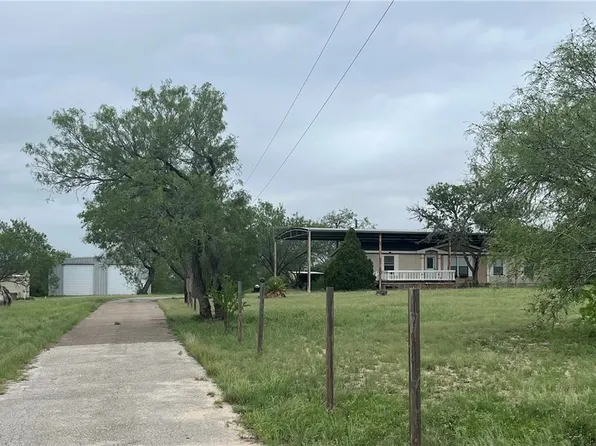 121 County Rd 133, George West, TX 78022