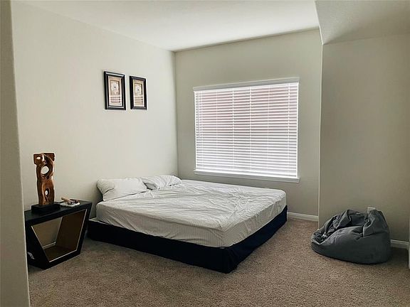 3rd image of 75 Carmel Dr