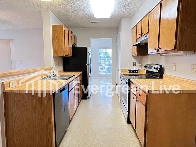 4 bed, 2.0 bath, 1615 sqft, $1,495 — Photo 4