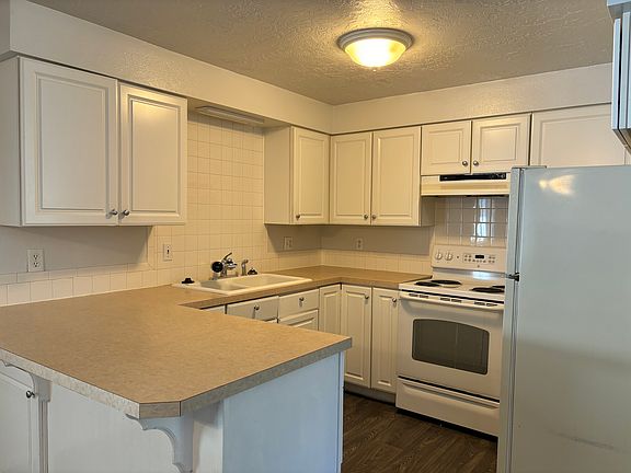 2nd image of 1821 Cherry St