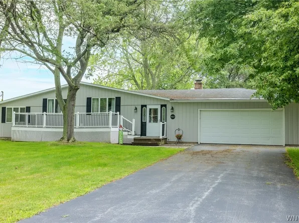 4421 N Bennett Hts, Batavia, NY 14020