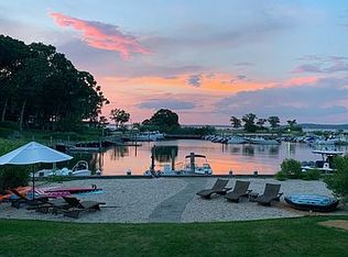 405 Lake Ave, Southold, NY 11971