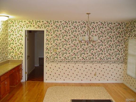 3rd image of 180 Saylesville Dr